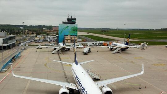 Am Flughafen Hahn. Am Flughafen Hahn.