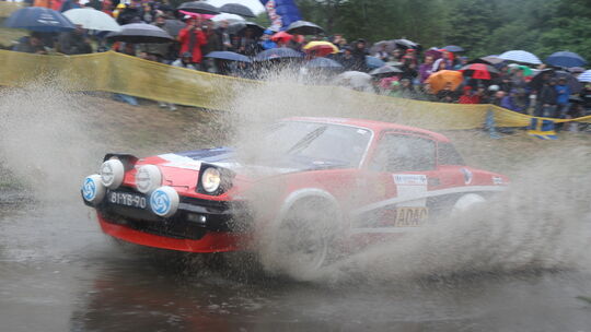Unfall am Rande der Deutschland Rallye: Wenige Minuten nach dieser Aufnahme des Triumph TR7 geschah das Unglück. Unfall am Rande der Deutschland Rallye: Wenige Minuten nach dieser Aufnahme des Triumph TR7 geschah das Unglück.