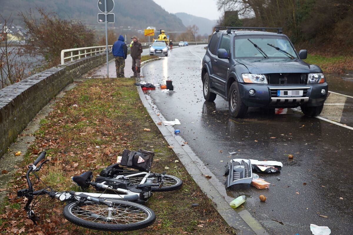 Schwerer Verkehrsunfall bei Kattenes: B416 voll gesperrt