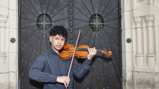 Noah Sahinkuye spendet den Erlös von dem Solokonzert für den guten Zweck. Noah Sahinkuye spendet den Erlös von dem Solokonzert für den guten Zweck.