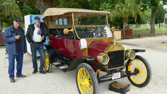 Das Urgestein aller Automobile für die breite Masse, das Ford Modell T, besser bekannt als "Tin Lizzie", war das Aushängeschild Das Urgestein aller Automobile für die breite Masse, das Ford Modell T, besser bekannt als "Tin Lizzie", war das Aushängeschild