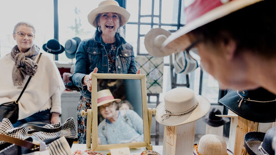 Hut gefällig? Bei der Werte-Messe kommen in der Sayner Hütte wieder zahlreiche Aussteller aus den Bereichen (Kunst-)Handwerk und Hut gefällig? Bei der Werte-Messe kommen in der Sayner Hütte wieder zahlreiche Aussteller aus den Bereichen (Kunst-)Handwerk und