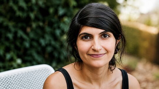 Schon Shida Bazyars Erstlingswerk „Nachts ist es leise in Teheran“ wurde von der Kritik positiv aufgenommen und mehrfach ausgeze Schon Shida Bazyars Erstlingswerk „Nachts ist es leise in Teheran“ wurde von der Kritik positiv aufgenommen und mehrfach ausgeze