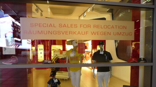 „Räumungsverkauf wegen Umzug“: Der Ferrari-Shop am Nürburgring war irgendwie Vorreiter, jetzt wird der Ringboulevard komplett di