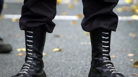 Springerstiefel bei Demo der Rechten Szene