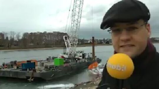 Unser mobiler Reporter Moritz Meyer hat sich am Samstag am Ufer des Rheins vor der Luftmine umgehört.
