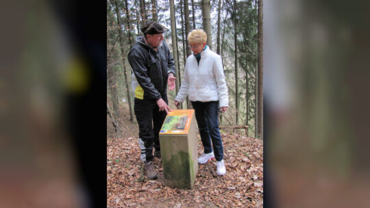 Mei Schwester Traudel Sachs  unn ich in Himmerod, uffem Lehrpfad „Die Schöpfung bewahren“