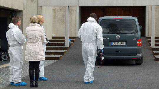 Spurensicherung nach Mord an Autohändler in Montabaur