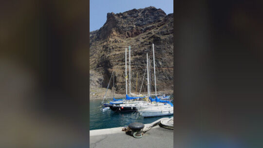 Fotos von La Gomera: Tobende Delfine, steilen Schluchten und mystische Wälder