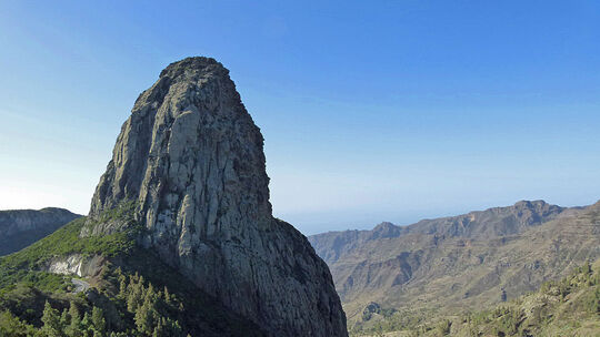 Fotos von La Gomera: Tobende Delfine, steilen Schluchten und mystische Wälder
