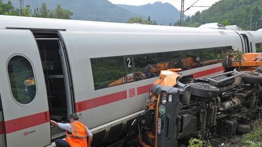 ICE-Unfall mit Müllwagen