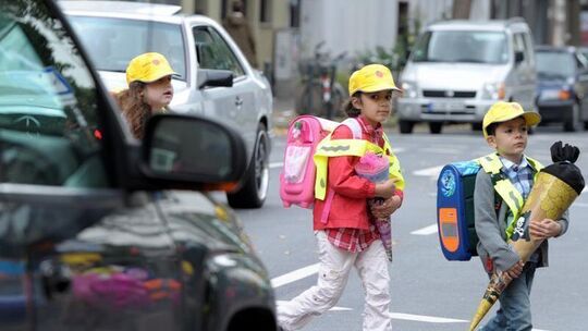 Im Verkehr auf Schulanfänger achten