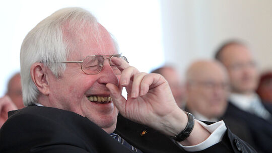 Kann über sich selbst lachen: Bernhard Vogel. Kann über sich selbst lachen: Bernhard Vogel.