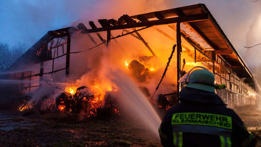 Großbrand in Großmaischeid: Scheune brennt bis auf Grundmauern nieder