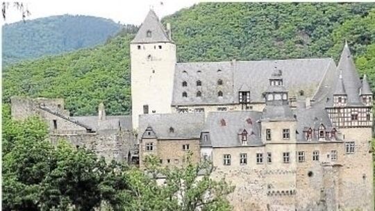 Schloss Bürresheim bei Mayen ist es wert, einmal erobert zu werden – und sei es bei einer Schlossbesichtigung.