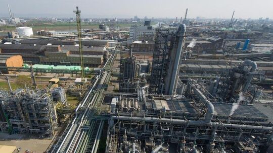 Chemiewerk in Ludwigshafen