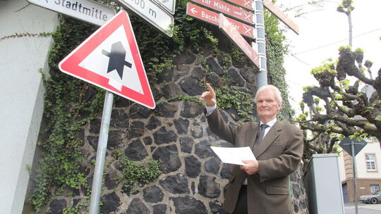Norbert Thelen will die Linzer Mauer wieder aufbauen
