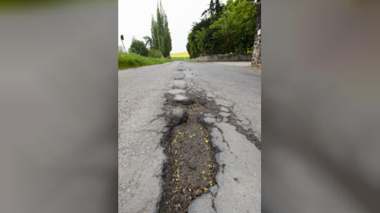 Marode Straße ärgert Anwohner in Ochtendung