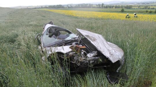 Gegen Baum geprallt: Maifelder bei Unfall schwer verletzt