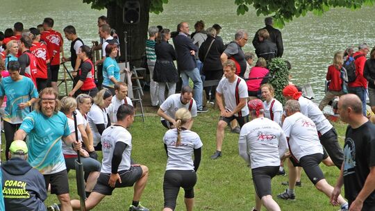 Schängel-Cup: Drachenboote "fliegen" über den Rhein