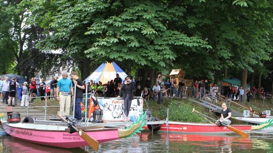 Schängel-Cup: Drachenboote "fliegen" über den Rhein