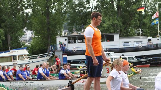 Schängel-Cup: Drachenboote "fliegen" über den Rhein