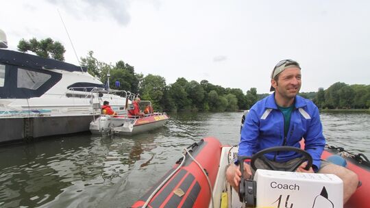 Schängel-Cup: Drachenboote "fliegen" über den Rhein