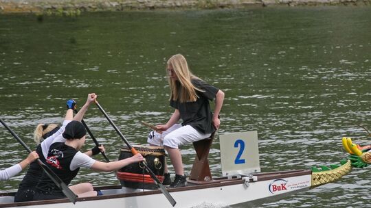 Schängel-Cup: Drachenboote "fliegen" über den Rhein