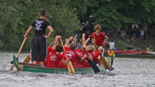 Schängel-Cup: Drachenboote "fliegen" über den Rhein