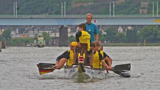 Schängel-Cup: Drachenboote "fliegen" über den Rhein