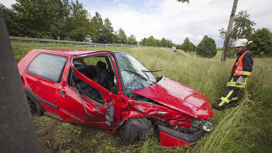 00-Verkehrsunfall mit zwei Pkws und sechs Verletzten
