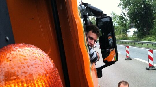 Falsche Baustelleninfo - Schwertransporter sitzen fest