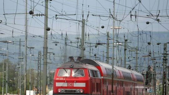 Regionalzug im Hauptbahnhof Mainz