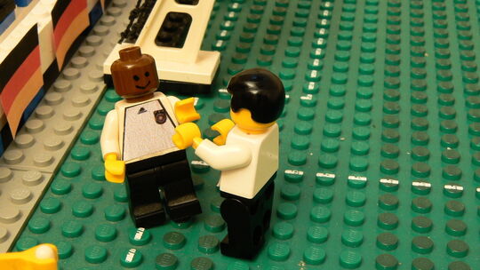 Cacau jubelt - auch in Lego. Cacau jubelt - auch in Lego.