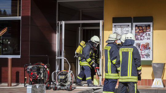 Fotos: Feuer bei McDonald's an der A3