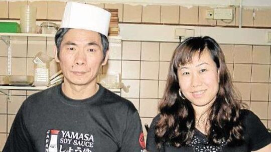 Für Wang Jion und Zhao Yi ist das japanische Sushi noch echte Handarbeit.