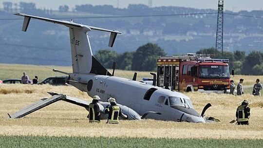US-Kleinflugzeug in Feld notgelandet - Piloten verletzt US-Kleinflugzeug in Feld notgelandet - Piloten verletzt