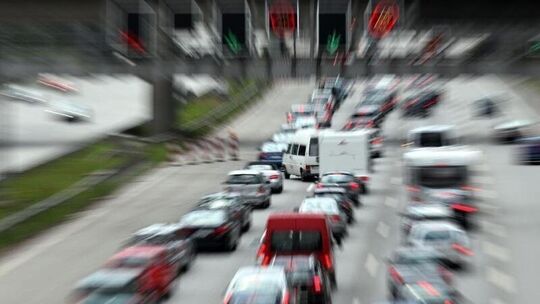 Verkehr Symbolbild Autos