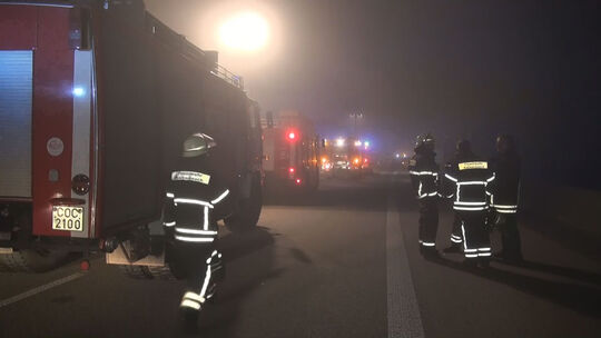 Nebel und Rauch: Massenunfall auf der A48