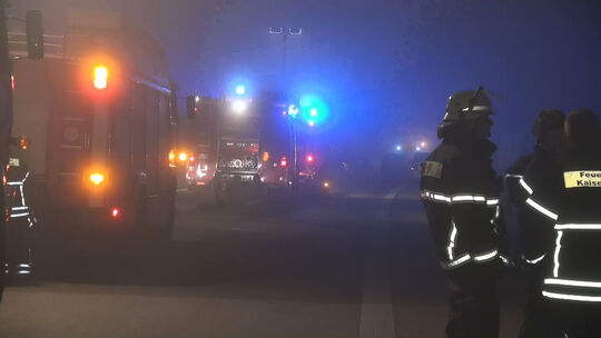 Nebel und Rauch: Massenunfall auf der A48