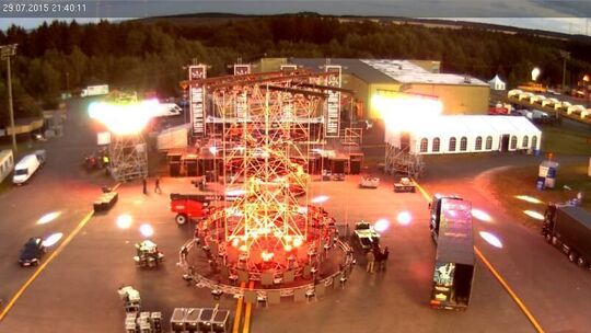 Der Aufbau des Open-Air-Floors zur Nature One 2015