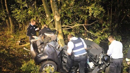 20-Jährige stirbt bei Autounfall