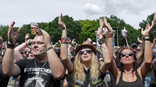 Fotos: Metal-Fans feiern auf der Loreley