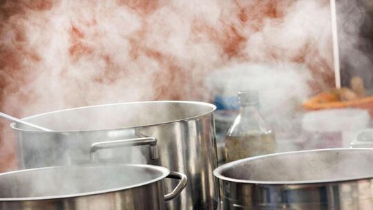 Dampfende Töpfe