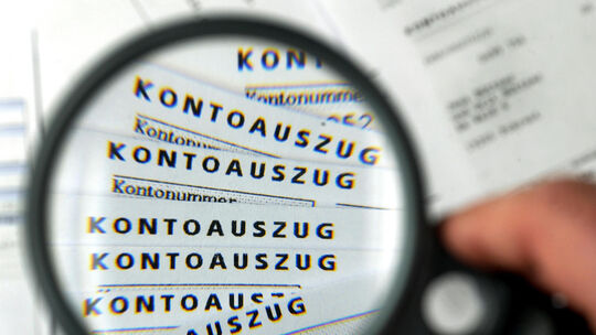 Höhere Kontogebühren: Kreditinstitute an Rhein und Lahn zögern