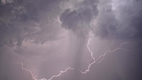 Gewitter mit Blitzen