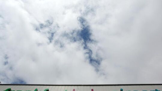 Schriftzug des Flughafens Frankfurt Hahn