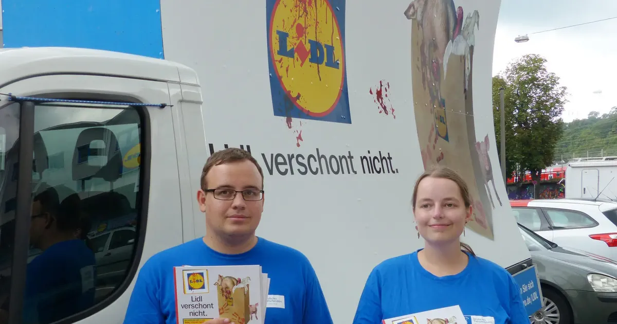Protestaktion vor Koblenzer Lidl Tierschützer wollen mehr vegane