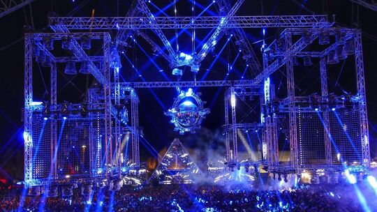 Fotos: Tanz unter 1000 Lichtern durch die erste Nature-One-Nacht