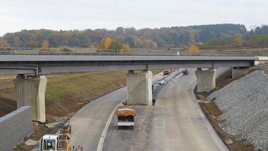 Die Pfeiler der neu errichteten Brücke